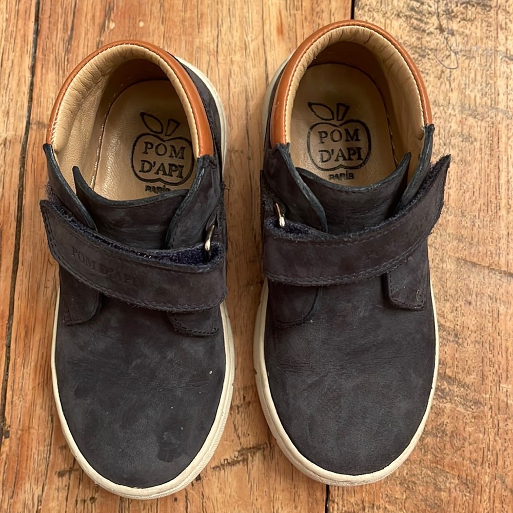 Pom D’Api boy high top shoes. Size 25 Euro. Navy suede.